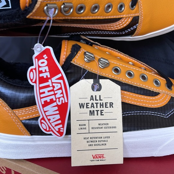 Vans Men’s Old Skool Mte (Mte) Apricot/Black
VN0A348F2NF
Sneakers - Picture 13 of 16